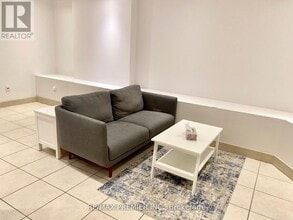 325 Willard Ave in Toronto, ON - Building Photo - Building Photo