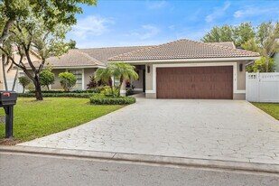 10044 NW 54th Pl in Coral Springs, FL - Building Photo