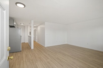Vashon Vue Apartments in Des Moines, WA - Building Photo - Building Photo