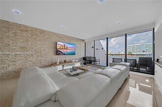 393 Poinciana Island Dr, Unit 1224 in Sunny Isles Beach, FL - Building Photo - Building Photo