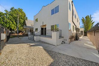 324 W 51st St in Los Angeles, CA - Building Photo - Building Photo