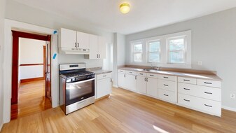 897 Canterbury St in Boston, MA - Building Photo