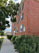 4333 N Oakland Ave in Shorewood, WI - Building Photo - Building Photo