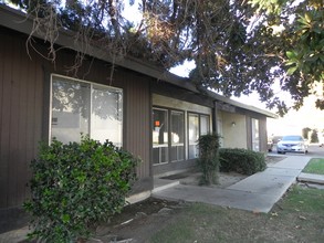4300 Fjord St in Bakersfield, CA - Foto de edificio - Building Photo