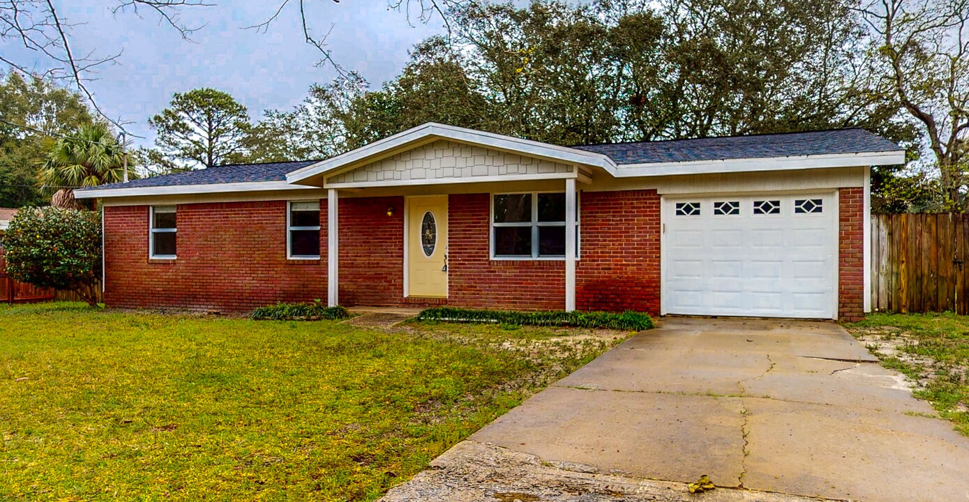 330 Stahlman Ave in Destin, FL - Building Photo