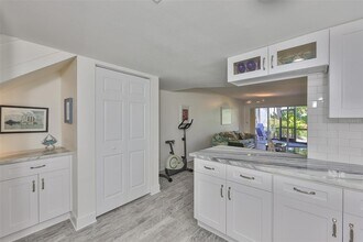 1028 Apollo Beach Blvd, Unit 8 in Apollo Beach, FL - Foto de edificio - Building Photo