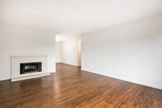 4900 Fremont Ave N in Seattle, WA - Building Photo - Building Photo