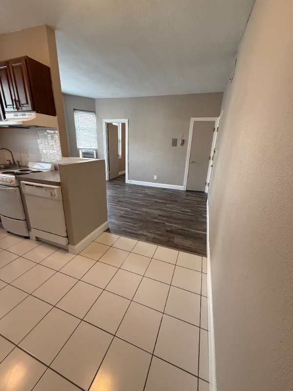 1862 Beacon St, Unit 3-06 in Brookline, MA - Foto de edificio - Building Photo