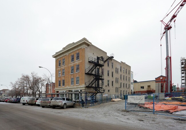 Hotel Grand in Edmonton, AB - Building Photo - Building Photo