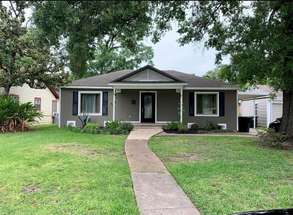 3809 Wentworth St in Houston, TX - Foto de edificio