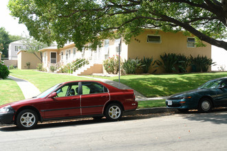 603 E Cedar Ave in Burbank, CA - Building Photo - Building Photo