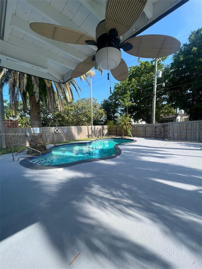 944 Polk St in Hollywood, FL - Building Photo - Building Photo