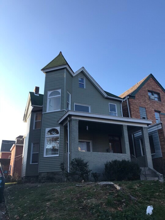 304 S Pacific Ave in Pittsburgh, PA - Building Photo