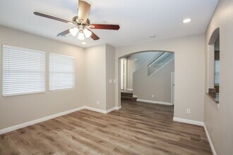 7706 Unicorn Tapestry Ct in Las Vegas, NV - Foto de edificio - Building Photo