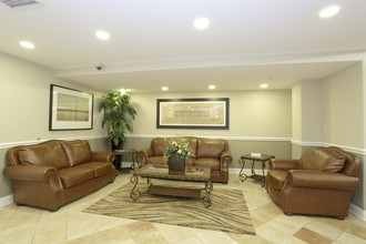 Two Itasca Place in Itasca, IL - Building Photo - Lobby