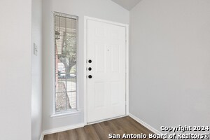 5211 Stormy Autumn in San Antonio, TX - Foto de edificio - Building Photo