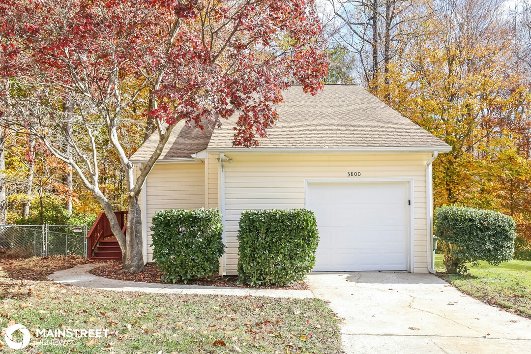 3800 King Edward Ct in Greensboro, NC - Building Photo