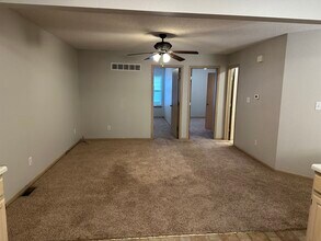 5621 N London Pl in Kansas City, MO - Building Photo - Building Photo