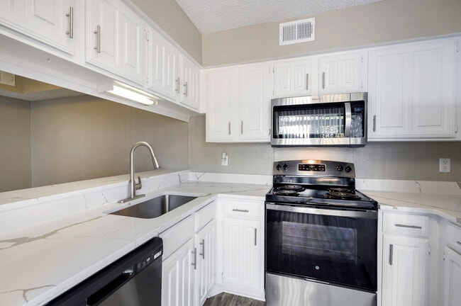 Fielder Crossing in Arlington, TX - Foto de edificio - Building Photo