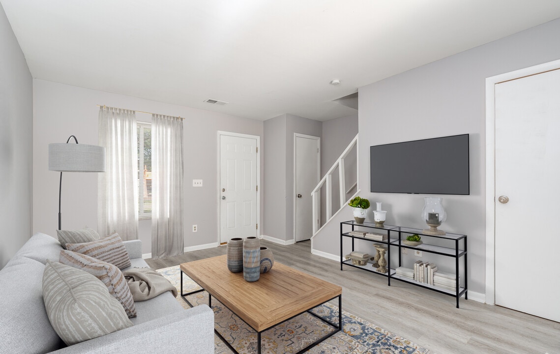 Phoenix Point Townhomes in Columbus, OH - Foto de edificio
