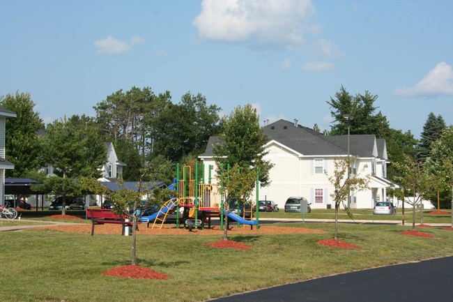 Green Meadows Apartments in Gaylord, MI - Foto de edificio - Building Photo