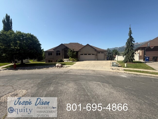 property at 5725 Brook Cir