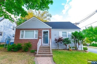 284 Continental Ave in River Edge, NJ - Building Photo - Building Photo