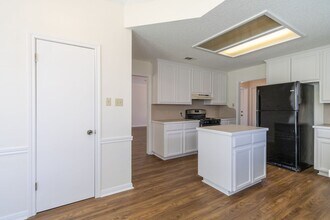 2411 Raintree Path in Round Rock, TX - Foto de edificio - Building Photo