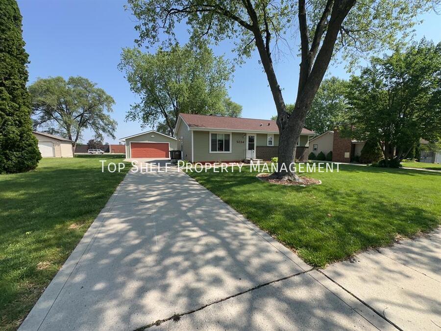 5234 Jennifer Dr in Pleasant Hill, IA - Building Photo