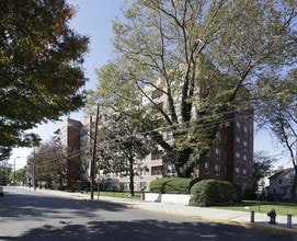Belcrest House Apartments in Jamaica, NY - Foto de edificio - Building Photo