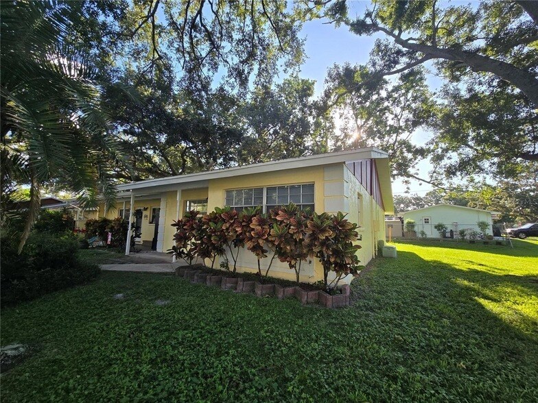 857 Desoto Ct in Dunedin, FL - Building Photo