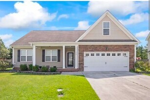 230 Seville St in Jacksonville, NC - Building Photo