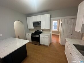 218 Hough Ave in Bridgeport, CT - Building Photo - Building Photo