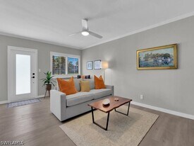 473 12th Ave S in Naples, FL - Building Photo
