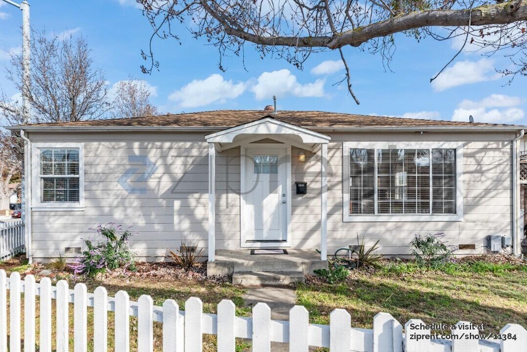 498 N Fair Oaks Ave in Sunnyvale, CA - Building Photo