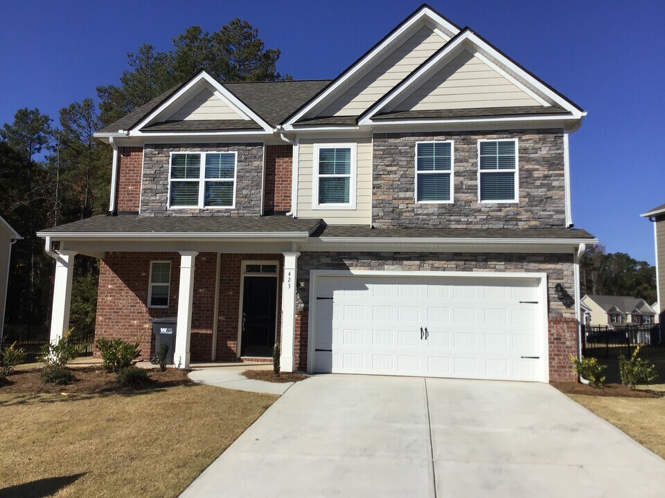 419 Levon Court in Loganville, GA - Foto de edificio