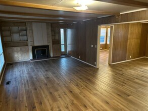 1421 W Huntsville Ave in Springdale, AR - Foto de edificio - Building Photo