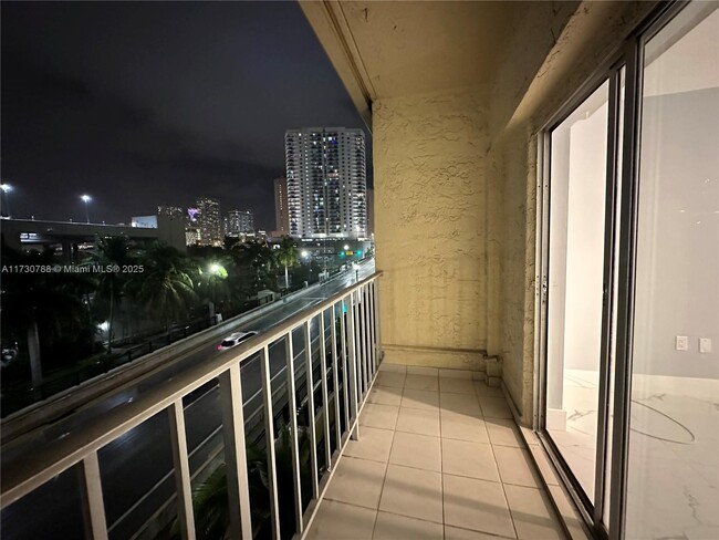 453 SW 2nd St in Miami, FL - Building Photo - Building Photo