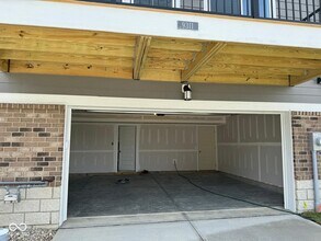 9311 Clarendon Dr in Fishers, IN - Foto de edificio - Building Photo