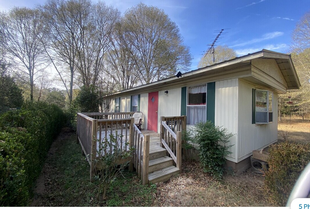 211 Pine Valley Rd in Bogart, GA - Building Photo
