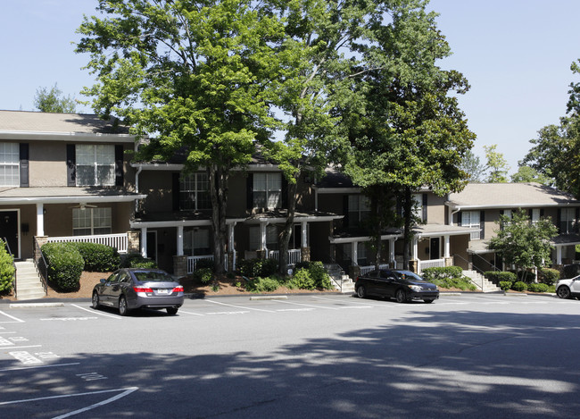 Vinings View Condos in Atlanta, GA - Foto de edificio - Building Photo