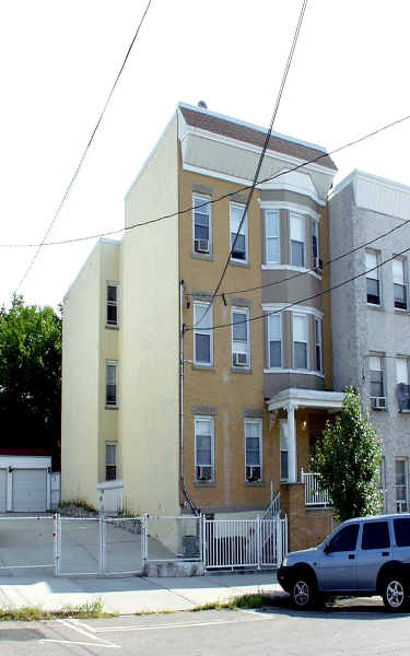 87 E 25th St in Bayonne, NJ - Building Photo - Building Photo