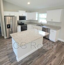 7838 N Vivian Way in Citrus Springs, FL - Building Photo - Building Photo