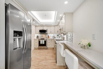 1300 Jimmy Buffett Mem Hwy in Jupiter, FL - Building Photo - Building Photo