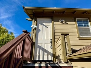1323 Gordon Ln in Santa Rosa, CA - Building Photo - Building Photo