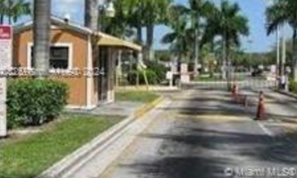 1491 SE 27th St in Homestead, FL - Building Photo