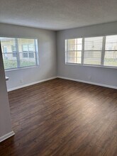 311 Andover M in West Palm Beach, FL - Foto de edificio - Building Photo