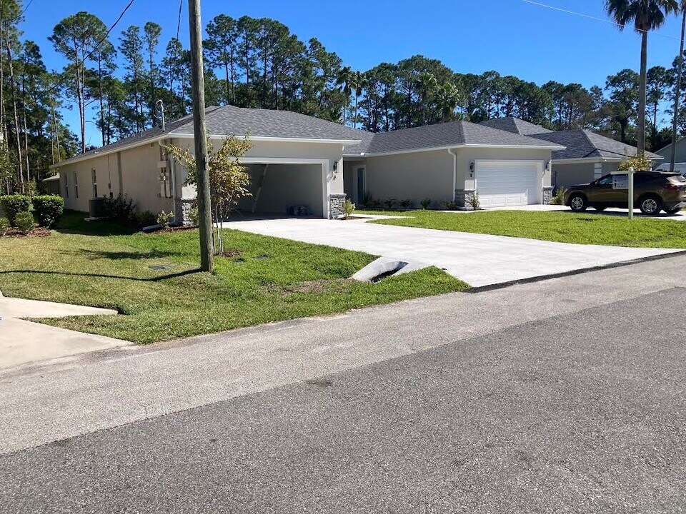 57 Wellstream Ln, Unit #A in Palm Coast, FL - Foto de edificio