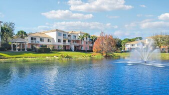 9212 Myrtlewood Cir W in Palm Beach Gardens, FL - Building Photo