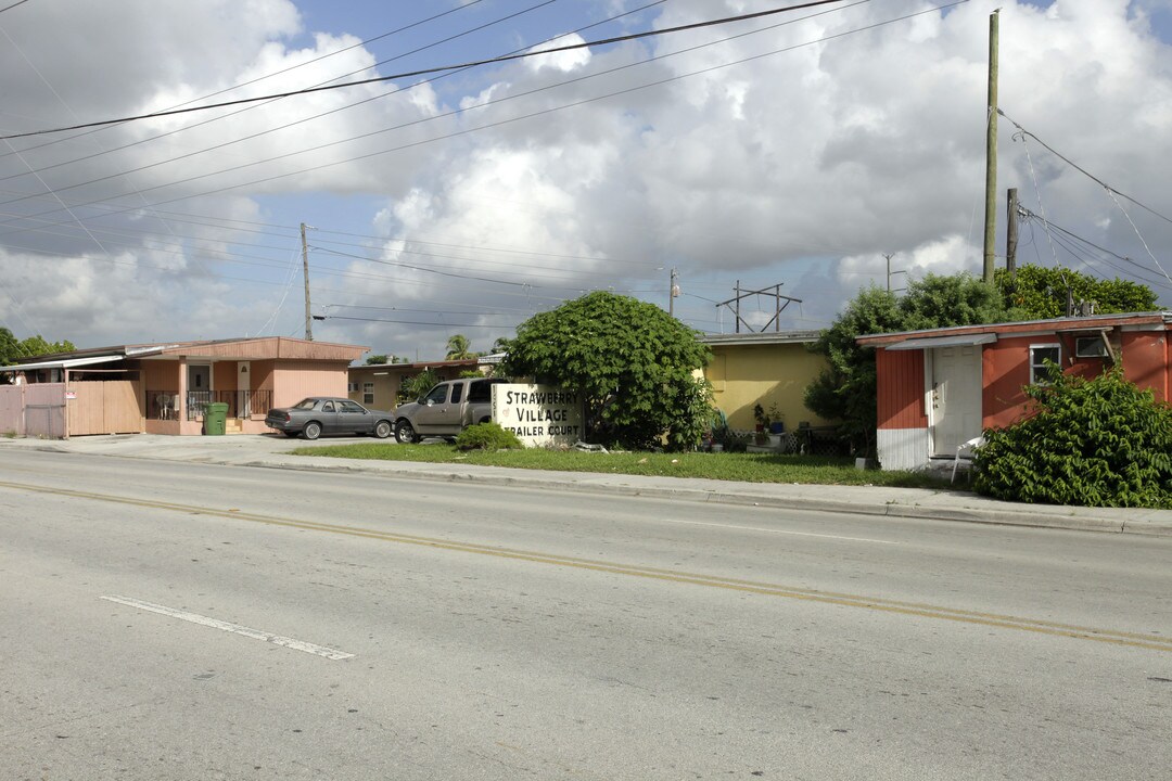 Strawberry Village Trailer Court in Hialeah, FL - Building Photo